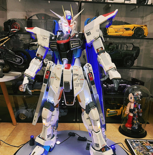 메카닉 기동전사 건담 프리덤 1/24 커스텀 LED 스태츄 피규어